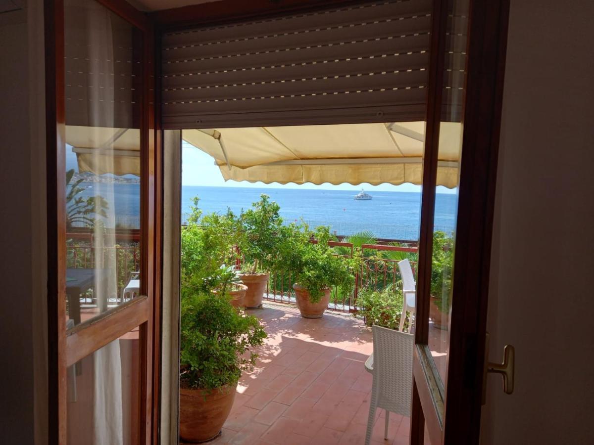 White Lotus Apartment Taormina Bagian luar foto