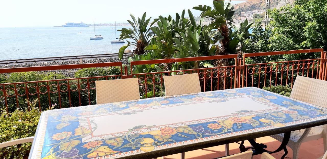 White Lotus Apartment Taormina Bagian luar foto