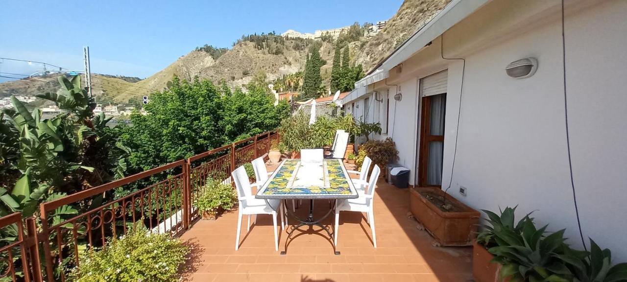 White Lotus Apartment Taormina Bagian luar foto