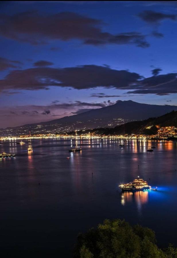 White Lotus Apartment Taormina Bagian luar foto